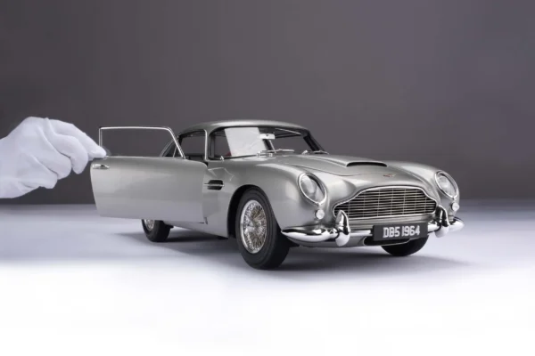 Amalgam Aston Martin DB5 Vantage 1:8 – Bild 18