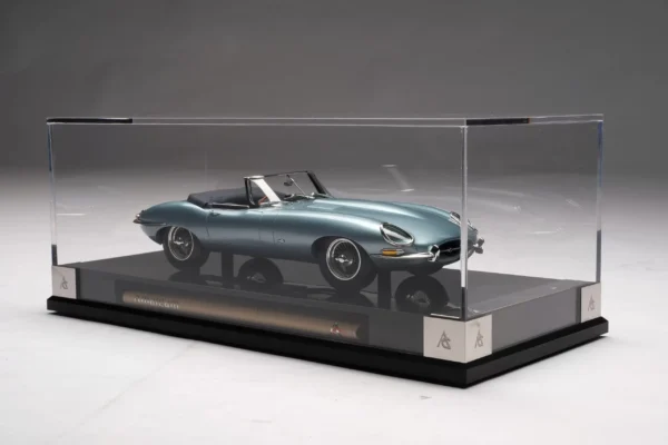 Amalgam Jaguar E-type Roadster Light Blue 1:18 – Bild 7