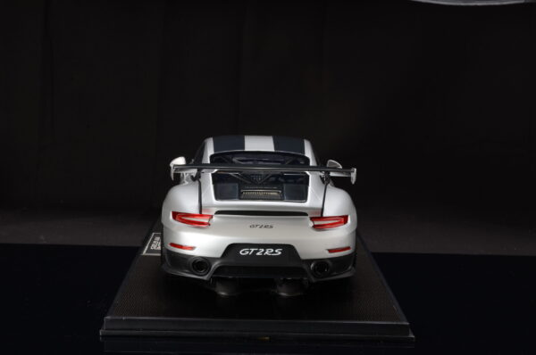 Porsche GT2 RS 1:8 Ihr Porsche als Modell – Bild 13