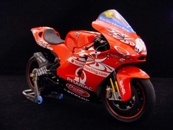 Tamiya Ducati Desmosedici GP4 No 44 1:12