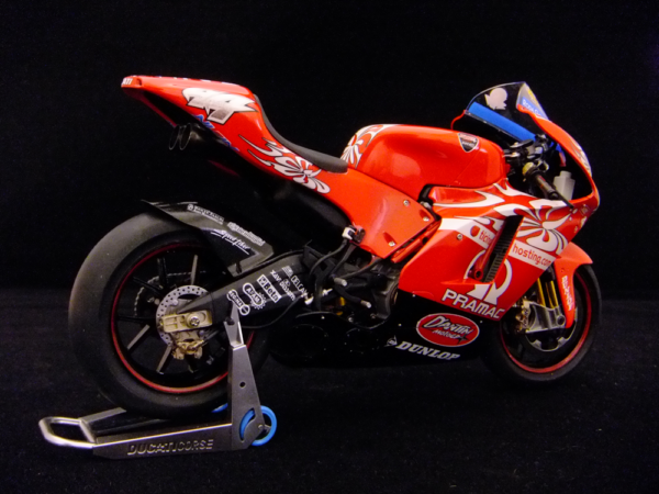 Tamiya Ducati Desmosedici GP4 No 44 1:12 – Bild 2
