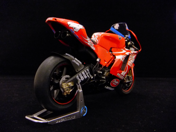 Tamiya Ducati Desmosedici GP4 No 44 1:12 – Bild 3