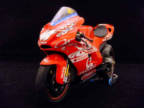 Tamiya Ducati Desmosedici GP4 No 44 1:12 – Bild 5