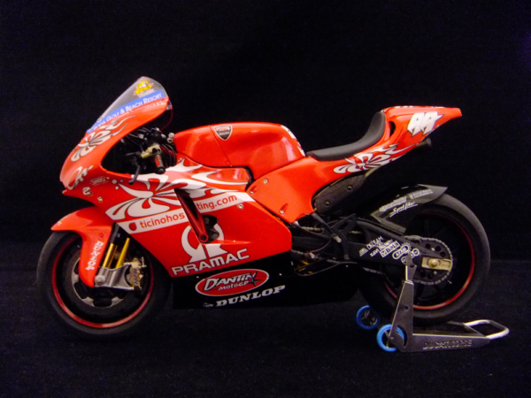 Tamiya Ducati Desmosedici GP4 No 44 1:12 – Bild 6