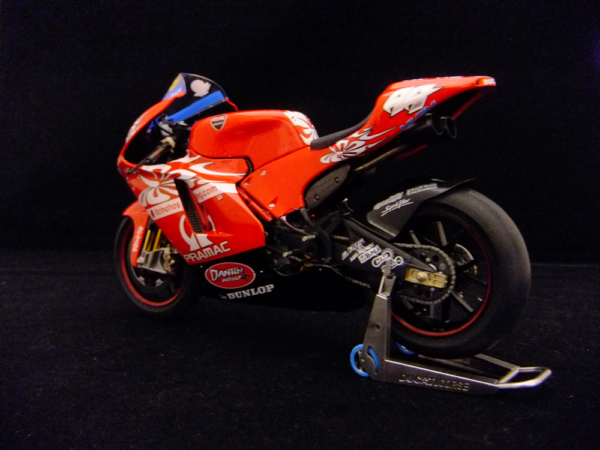 Tamiya Ducati Desmosedici GP4 No 44 1:12 – Bild 7
