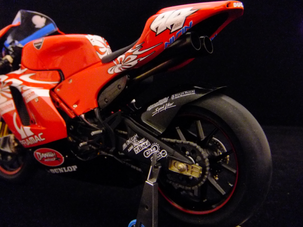 Tamiya Ducati Desmosedici GP4 No 44 1:12 – Bild 8