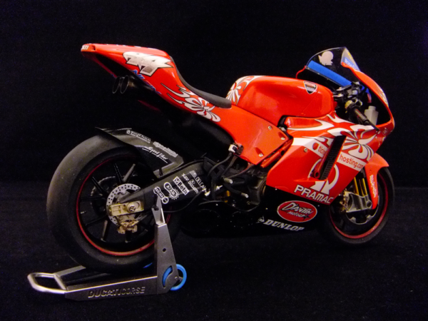 Tamiya Ducati Desmosedici GP4 No 44 1:12 – Bild 9