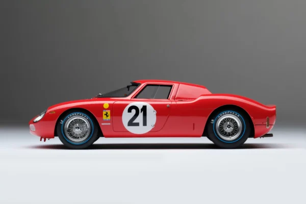 Amalgam Ferrari 250 LM Winner 24 Hours of Le Mans 1965 #21 driven by M.GREGORY/J.RINDT 1:18 – Bild 14