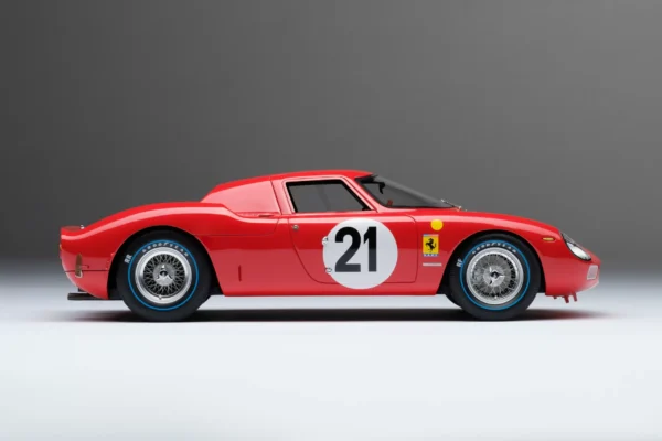 Amalgam Ferrari 250 LM Winner 24 Hours of Le Mans 1965 #21 driven by M.GREGORY/J.RINDT 1:18 – Bild 13
