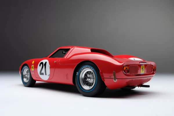 Amalgam Ferrari 250 LM Winner 24 Hours of Le Mans 1965 #21 driven by M.GREGORY/J.RINDT 1:18 – Bild 10