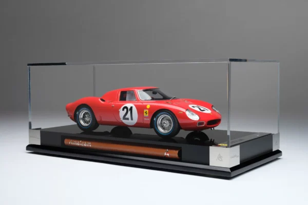Amalgam Ferrari 250 LM Winner 24 Hours of Le Mans 1965 #21 driven by M.GREGORY/J.RINDT 1:18 – Bild 8