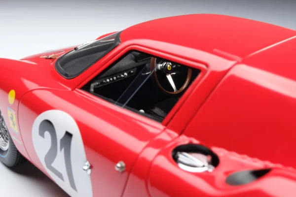 Amalgam Ferrari 250 LM Winner 24 Hours of Le Mans 1965 #21 driven by M.GREGORY/J.RINDT 1:18 – Bild 6