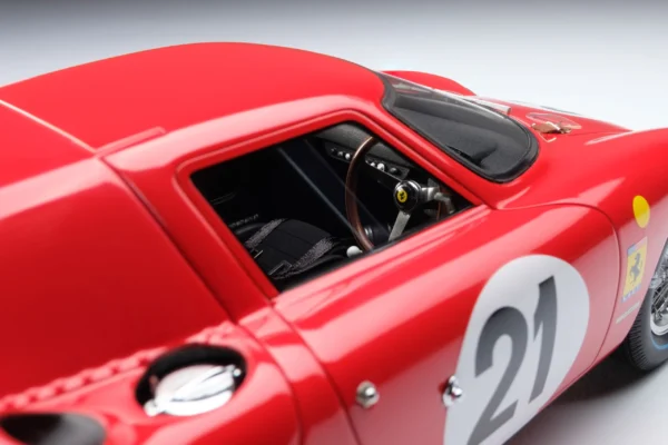 Amalgam Ferrari 250 LM Winner 24 Hours of Le Mans 1965 #21 driven by M.GREGORY/J.RINDT 1:18 – Bild 5
