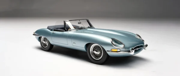 Amalgam Jaguar E-type Roadster Light Blue 1:18 – Bild 9