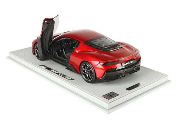 BBR Maserati MC20 Metallic Red Vincente mit Vitrine – Bild 4