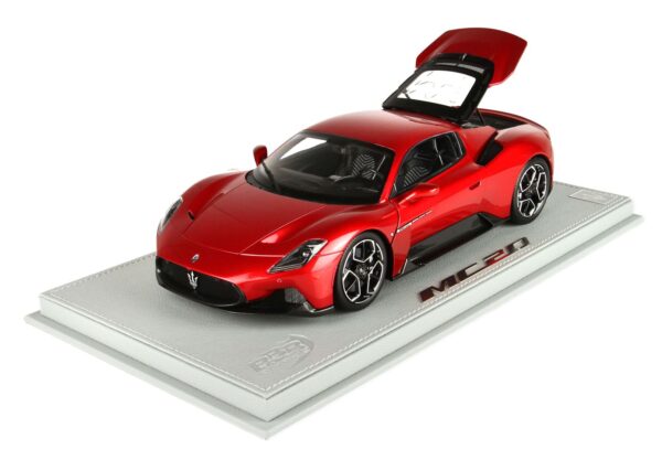 BBR Maserati MC20 Metallic Red Vincente mit Vitrine – Bild 3
