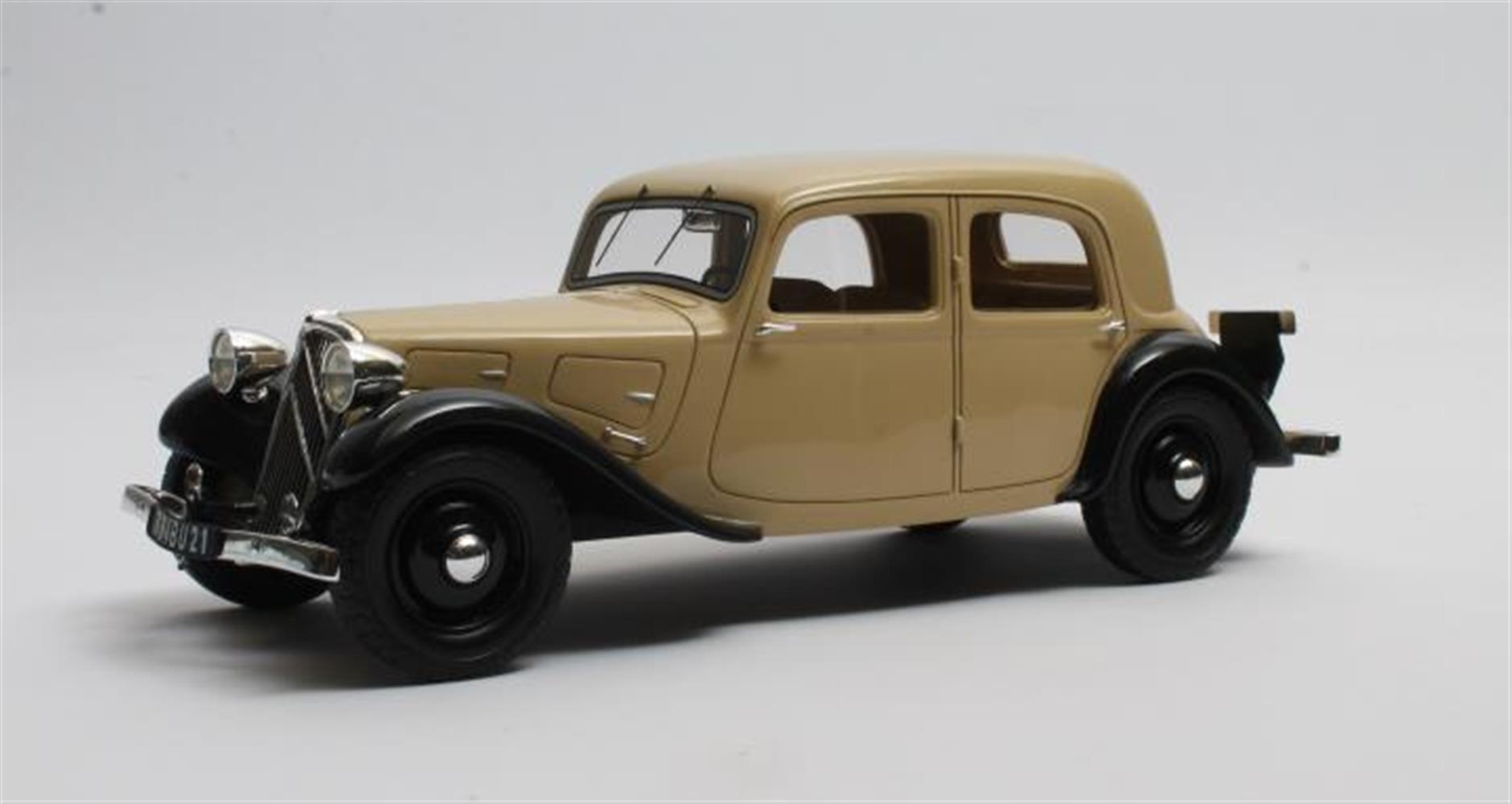 Cult Scale Citroen Traction Avant7CV beige/black'34
