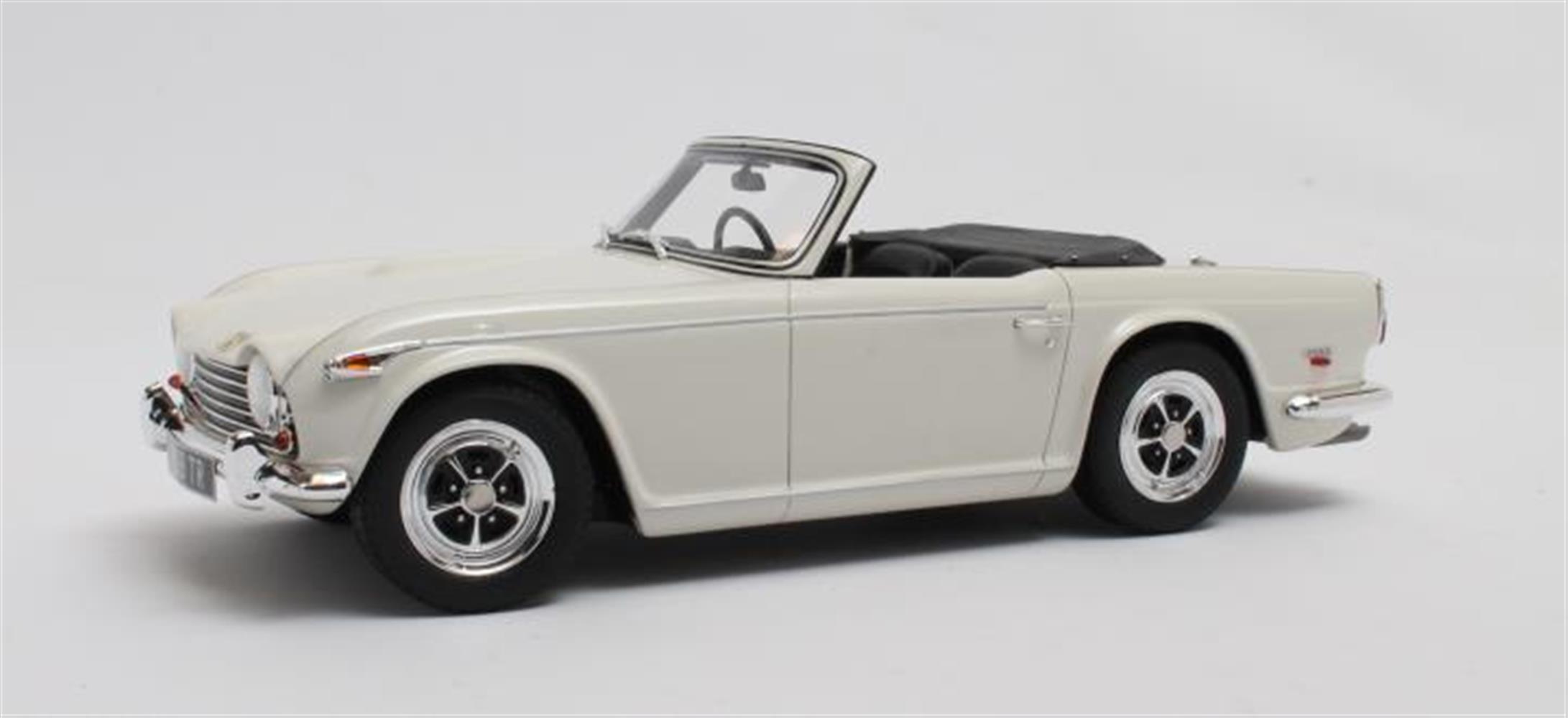 Cult Scale Triumph TR5 p.i. white 67-68