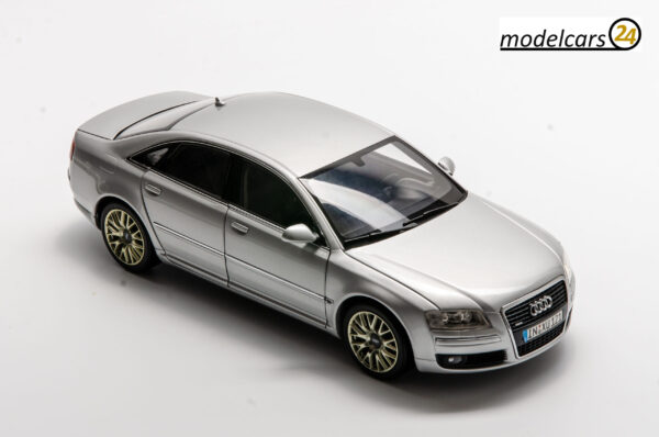 Kyosho Audi A8 2005 silver dealer edition – Bild 4