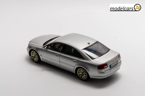 Kyosho Audi A8 2005 silver dealer edition – Bild 3