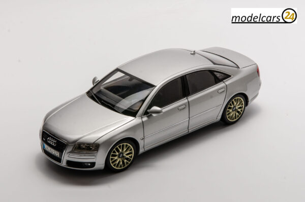 Kyosho Audi A8 2005 silver dealer edition – Bild 2
