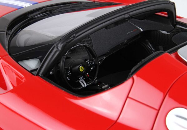 BBR Ferrari Daytona SP3 Serie Icona Red Corsa - Open Roof 1:12 – Bild 3