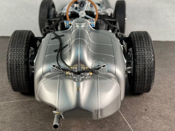 IXO Mercedes W196 Bausatz 1:8 – Bild 14