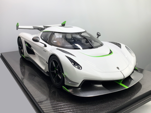 Frontiart Koenigsegg Jesko Crystal White 1/8 – Bild 7