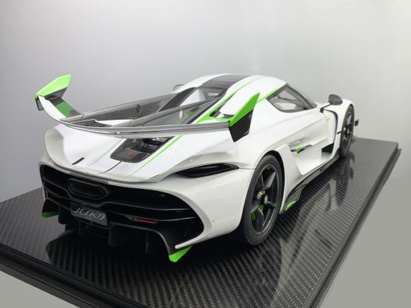 Frontiart Koenigsegg Jesko Crystal White 1/8 – Bild 6