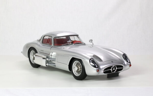 LEGRAND Mercedes-Benz 300 SLR Uhlenhaut Coupé 1/8 Bausatz rot – Bild 7
