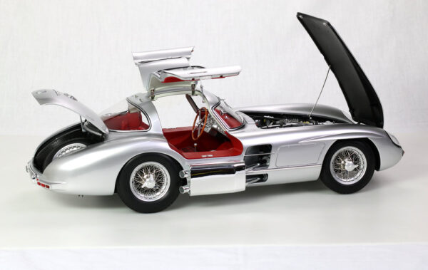 Legrand Mercedes 300 SLR Uhlenhaut (red interior) – Scale 1:8