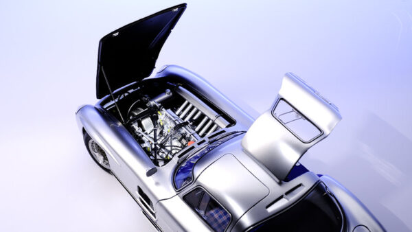 LEGRAND Mercedes-Benz 300 SLR Uhlenhaut Coupé 1/8 mit eingespeichten Rädern – Bild 3