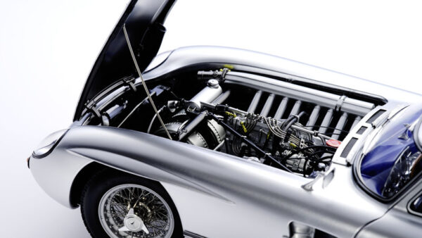 LEGRAND Mercedes-Benz 300 SLR Uhlenhaut Coupé 1/8 mit eingespeichten Rädern – Bild 2