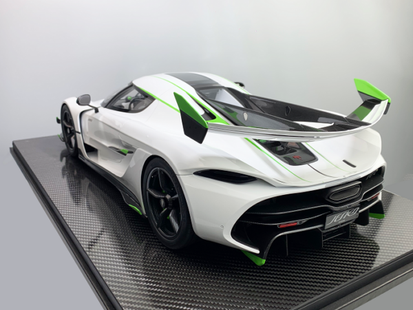 Frontiart Koenigsegg Jesko Crystal White 1/8 – Bild 4