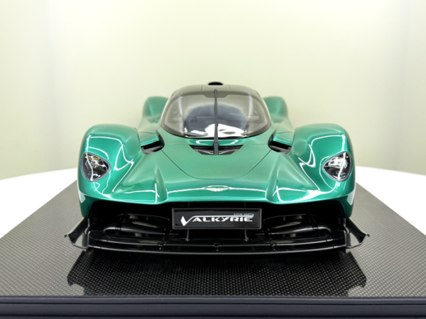 Frontiart Aston Martin Valkyrie British Green 1/8 – Bild 5