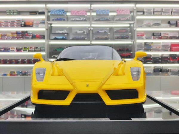 Ferrari Enzo1:8 gelb – Bild 3