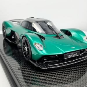 Frontiart Aston Martin Valkyrie British Green 1/8
