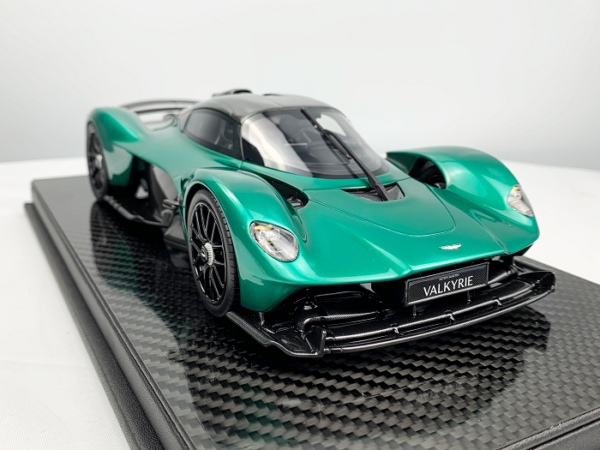 Frontiart Aston Martin Valkyrie British Green 1/8