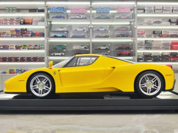 Ferrari Enzo1:8 gelb – Bild 2