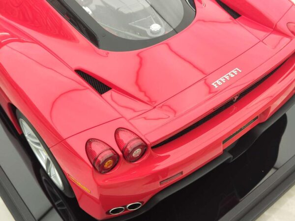 Ferrari Enzo1:8 rot – Bild 2