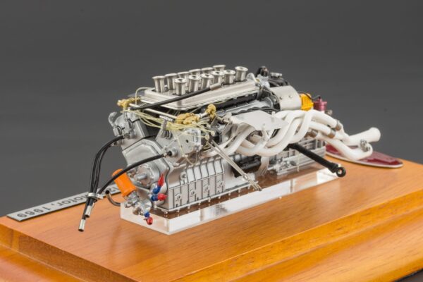 CMC Ferrari 312P Motor mit Vitrine – Bild 4