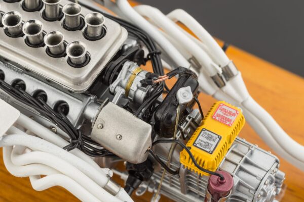 CMC Ferrari 312P Motor mit Vitrine – Bild 8