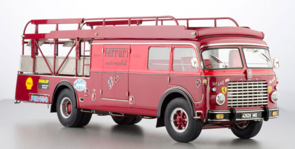 CMC Ferrari Renntransporter M-084