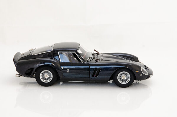 Martisan Ferrari 250 GTO Black sapphire metallic mit Kupferkarosserie one of 299 – Bild 6
