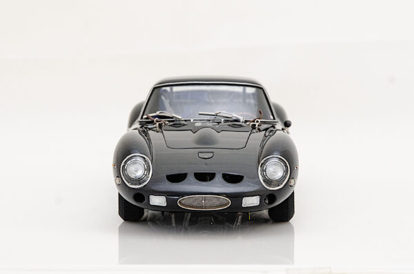 Martisan Ferrari 250 GTO Black sapphire metallic mit Kupferkarosserie one of 299 – Bild 7