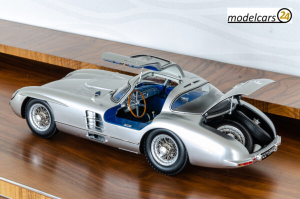 Legrand Mercedes-Benz 300 SLR Uhlenhaut Coupé 1/8 Fertigmodell – Bild 8