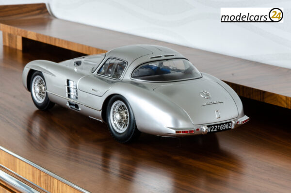 Legrand Mercedes-Benz 300 SLR Uhlenhaut Coupé 1/8 Fertigmodell – Bild 9