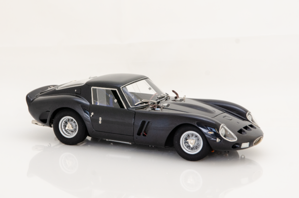 Martisan Ferrari 250 GTO Black sapphire metallic mit Kupferkarosserie one of 299 – Bild 23