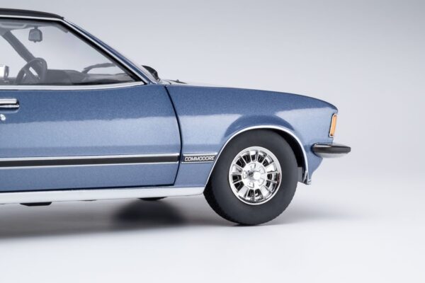 Touring Opel Commodore B GS/E Coupé 1975 - sapphire blue met 1:18 Diecast – Bild 15