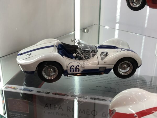 CMC Maserati Tipo 61 "Birdcage", #66, Winner SCCA Continental Divide Race Juni 1960, Jim Hall, white/blue Limited Edition 1000 pcs. – Bild 3